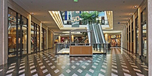 mall-3245949_640